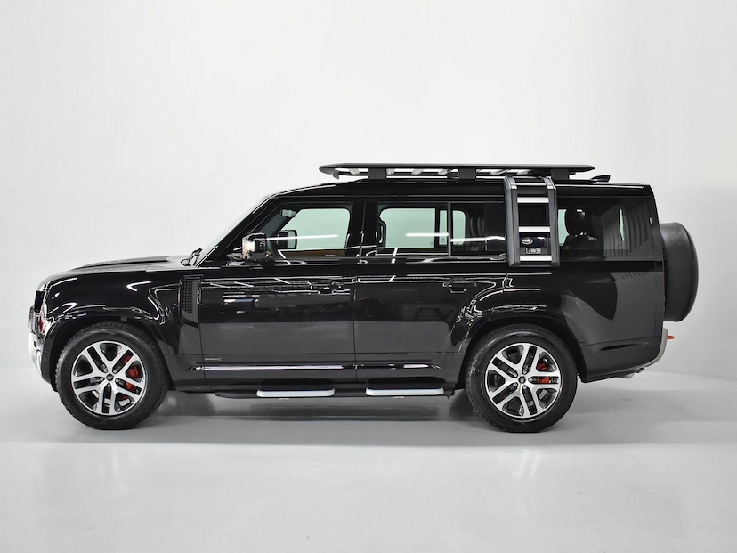Foto do veículo LAND ROVER DEFENDER  130 X 3.0 I6 DIE.AUT.(HIBRIDO) 2024 5.976 KM 850.000,00