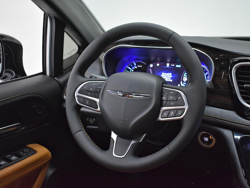 Foto do veículo CHRYSLER PACIFICA  PINNACLE HYBRID 2023 3.6 V6 260 CV 2023 11.170 KM 720.000,00
