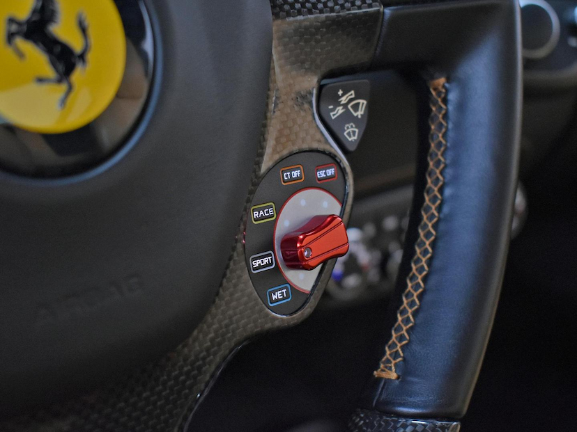 Foto do veículo FERRARI 458 ITALIA  ITALIA 4.5 V8 32V GASOLINA 2P AUT 2013 26.580 KM 2.680.000,00