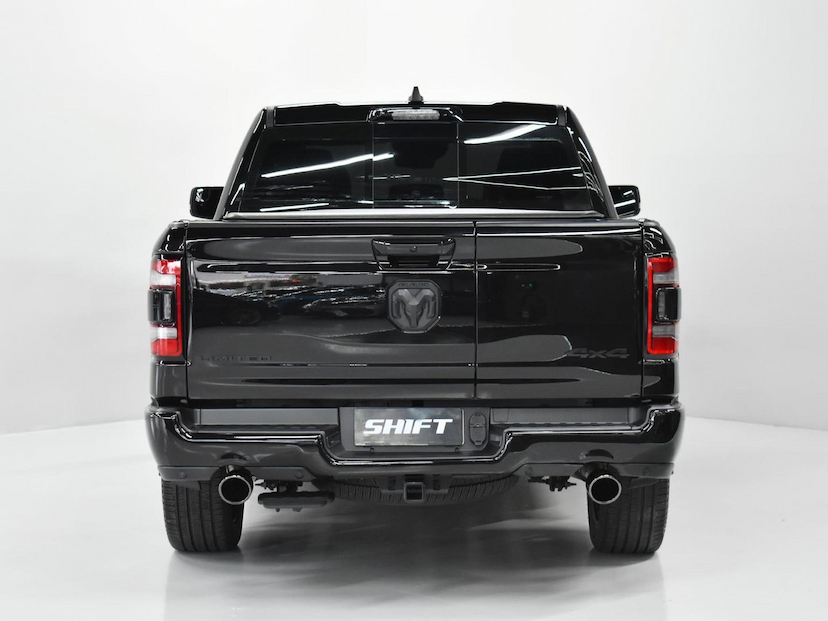 Foto do veículo RAM 1500  LIMITED NIGHT EDITION 5.7 4X4 AUT. 2023 23.867 KM 455.000,00