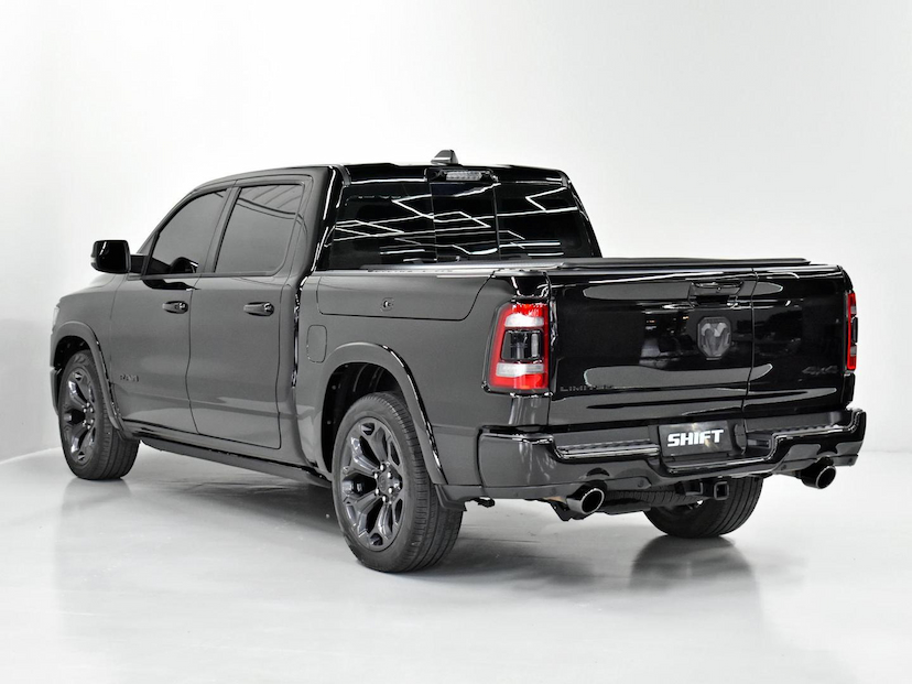Foto do veículo RAM 1500  LIMITED NIGHT EDITION 5.7 4X4 AUT. 2023 23.867 KM 455.000,00