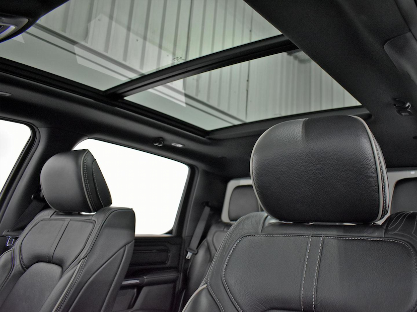 Foto do veículo RAM 1500  LIMITED NIGHT EDITION 5.7 4X4 AUT. 2023 23.867 KM 455.000,00