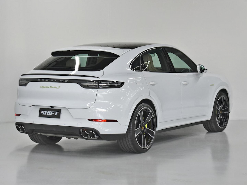 Foto do veículo PORSCHE CAYENNE  TURBO S 4.0 V8 680CV (HÍBRIDO) 2023 300 KM 1.080.000,00