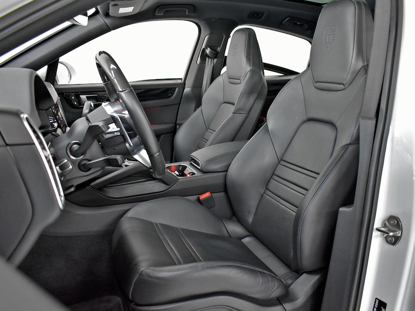 Foto do veículo PORSCHE CAYENNE  COUPE E-HYBRID 3.0 V6 462CV 2023 17.845 KM 750.000,00