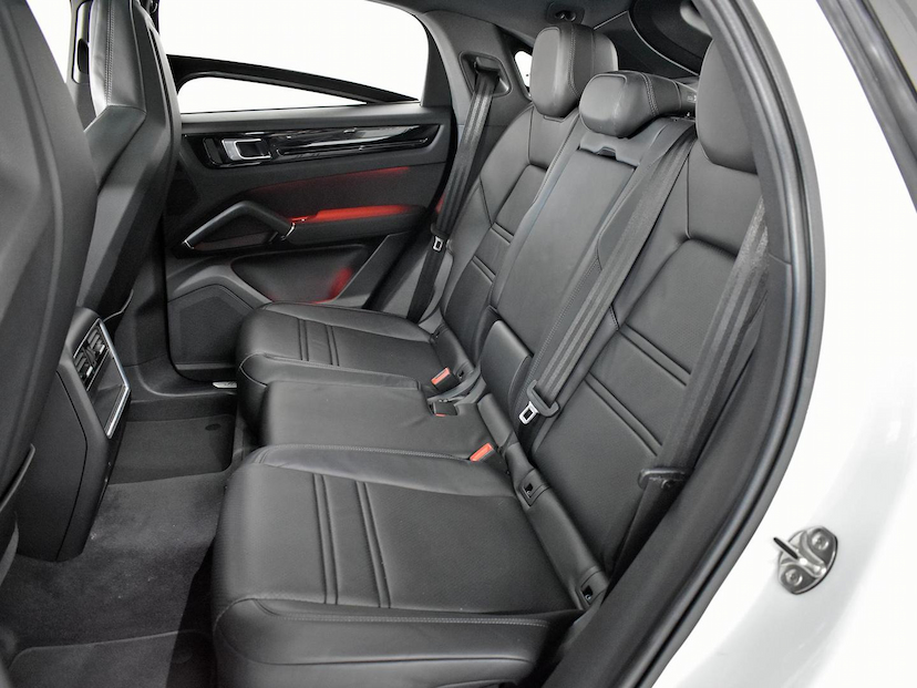 Foto do veículo PORSCHE CAYENNE  COUPE E-HYBRID 3.0 V6 462CV 2023 17.845 KM 750.000,00