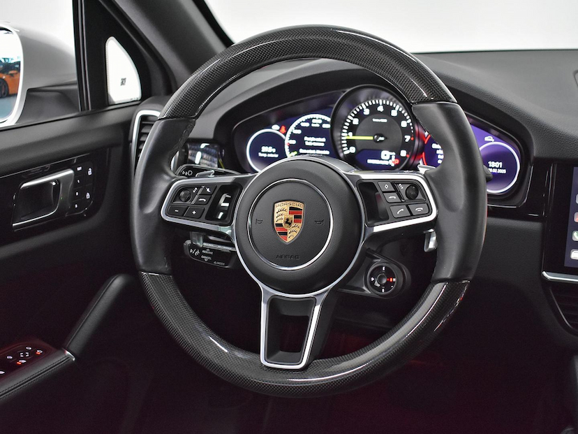 Foto do veículo PORSCHE CAYENNE  COUPE E-HYBRID 3.0 V6 462CV 2023 17.845 KM 750.000,00