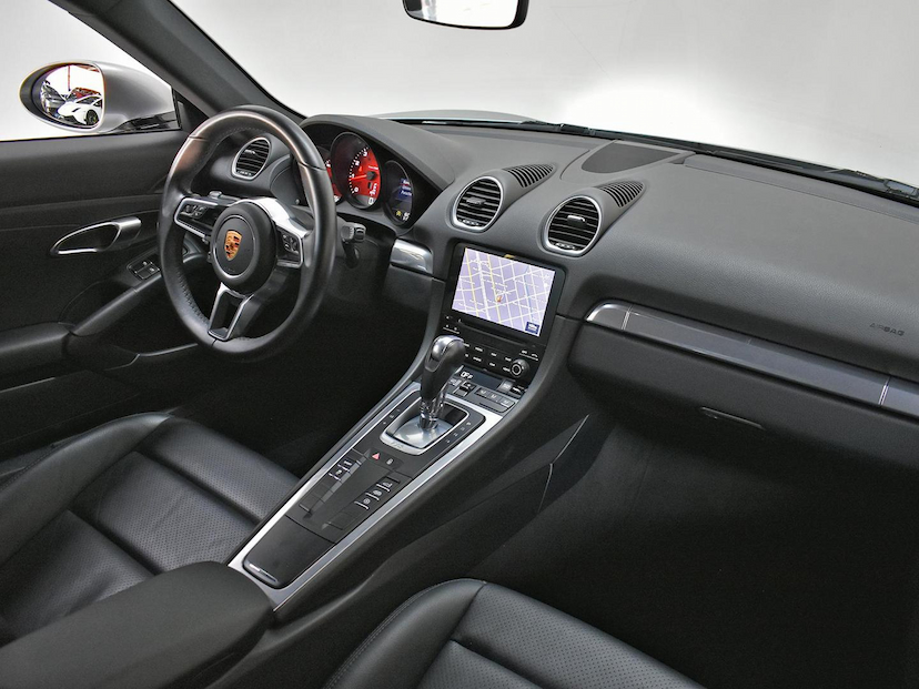 Foto do veículo PORSCHE 718  CAYMAN 2.0 300CV 2019 27.465 KM 439.000,00