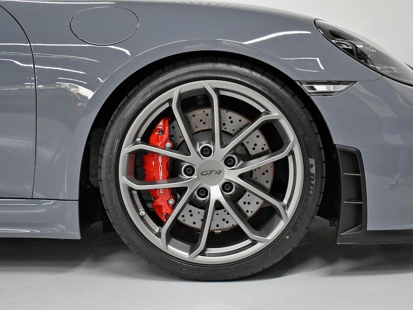 Foto do veículo PORSCHE 718  CAYMAN GT4 4.0 420CV 2023 2.135 KM 925.000,00