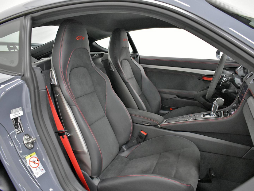 Foto do veículo PORSCHE 718  CAYMAN GT4 4.0 420CV 2023 2.135 KM 925.000,00