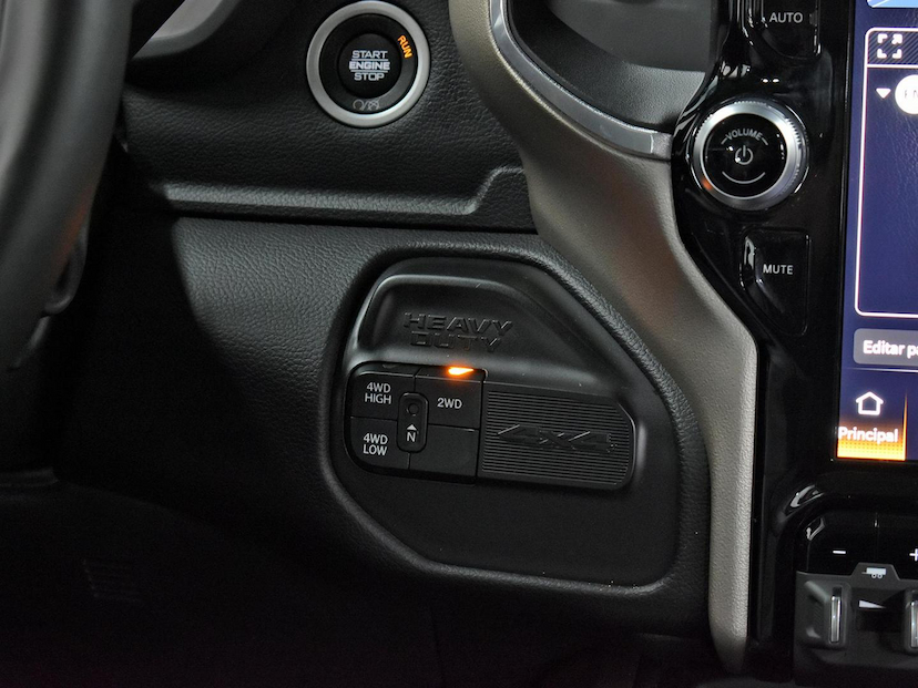 Foto do veículo RAM 2500  LARAMIE 6.7 TDI CD 4X4 DIESEL 2024 7.490 KM 415.000,00