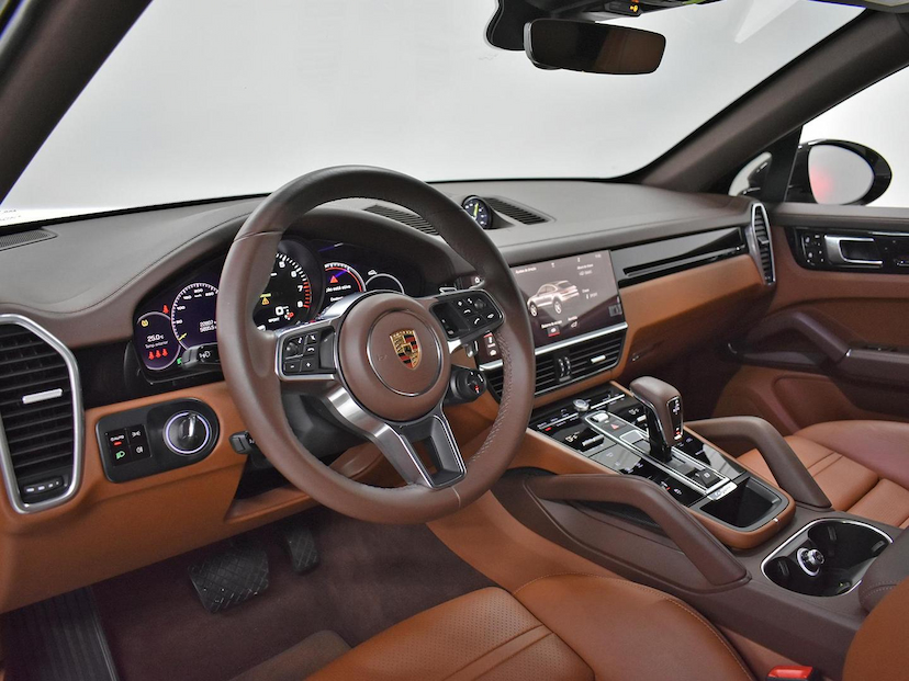Foto do veículo PORSCHE CAYENNE  COUPE E-HYBRID 3.0 V6 462CV 2021 22.905 KM 650.000,00
