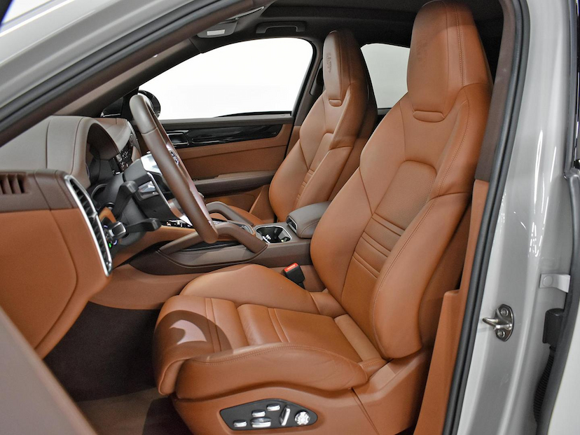Foto do veículo PORSCHE CAYENNE  COUPE E-HYBRID 3.0 V6 462CV 2021 22.905 KM 650.000,00