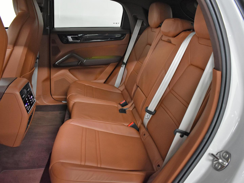 Foto do veículo PORSCHE CAYENNE  COUPE E-HYBRID 3.0 V6 462CV 2021 22.905 KM 650.000,00