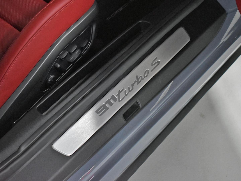 Foto do veículo PORSCHE 911  TURBO S COUPE 3.6/3.8 24V (991/992) 2023 3.040 KM 1.680.000,00