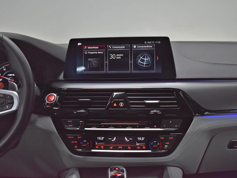 Foto do veículo BMW M5  4.4 V8 TWIN POWER M XDRIVE STEPTRONIC 2019 43.685 KM 480.000,00