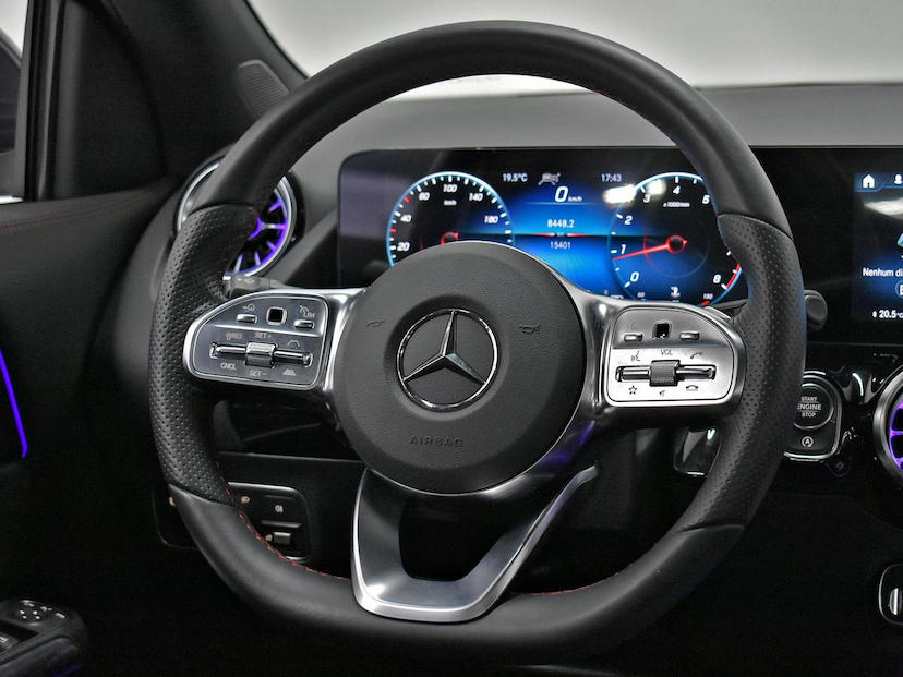 Foto do veículo MERCEDES-BENZ GLA 200  LINE 1.3 16V TB AUT. 2023 15.400 KM 290.000,00
