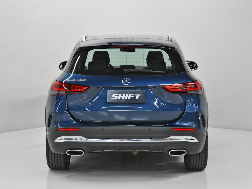 Foto do veículo MERCEDES-BENZ GLA 200  LINE 1.3 16V TB AUT. 2023 15.400 KM 290.000,00
