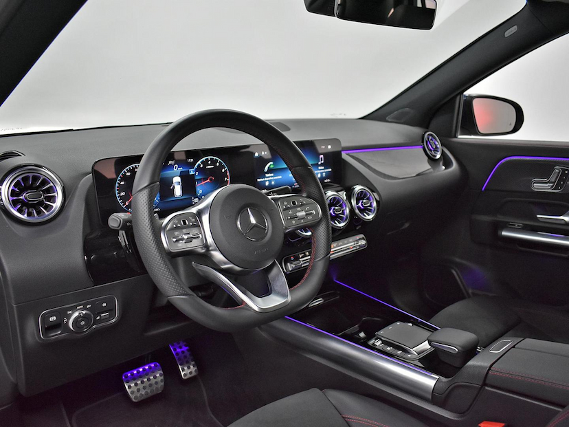 Foto do veículo MERCEDES-BENZ GLA 200  LINE 1.3 16V TB AUT. 2023 15.400 KM 290.000,00