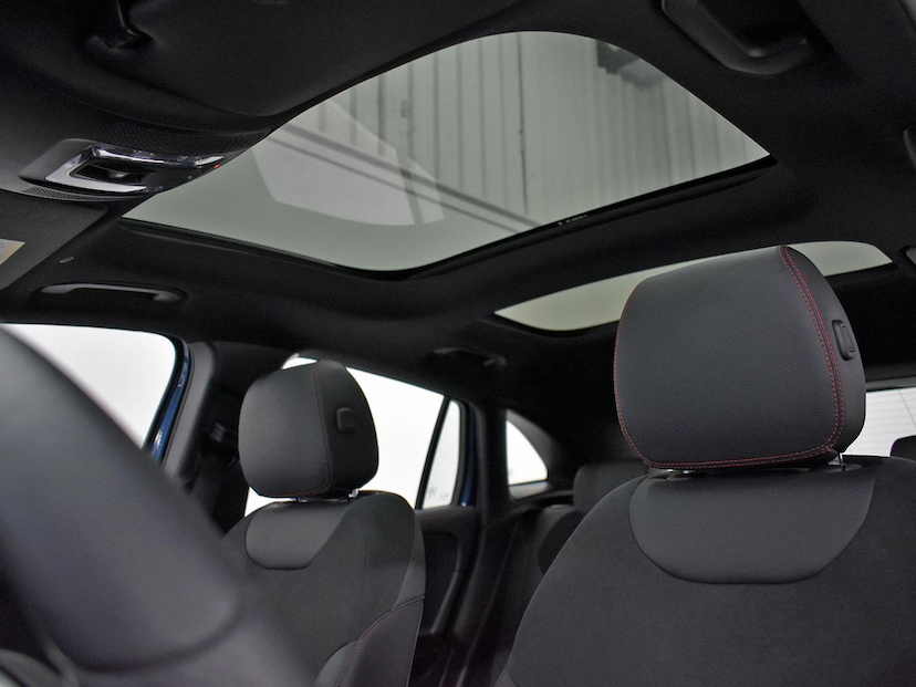 Foto do veículo MERCEDES-BENZ GLA 200  LINE 1.3 16V TB AUT. 2023 15.400 KM 290.000,00