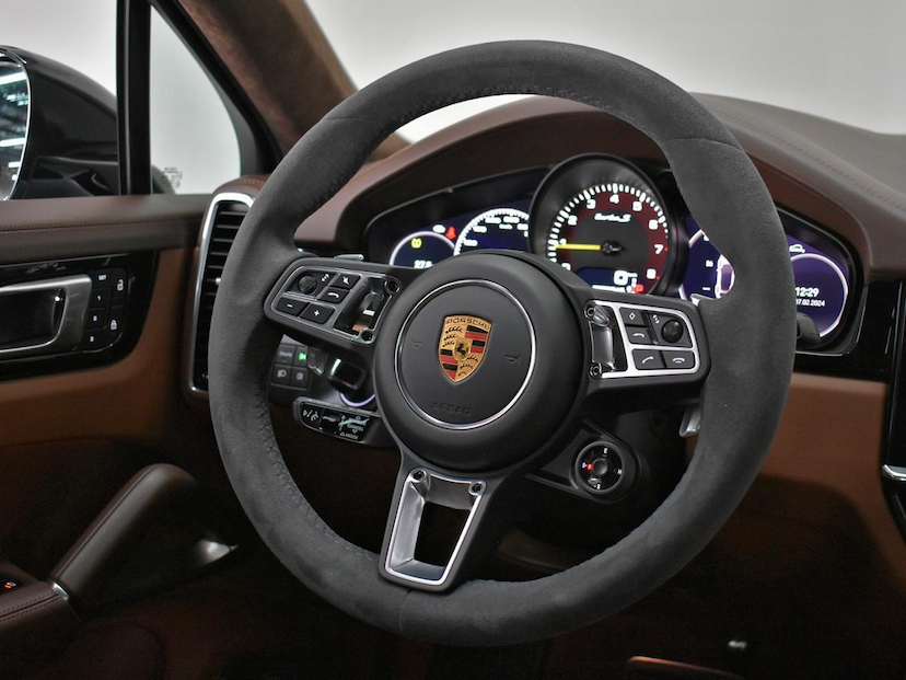Foto do veículo PORSCHE CAYENNE  COUPE TURBO S E-HYBRID 4.0 2023 15.800 KM 970.000,00