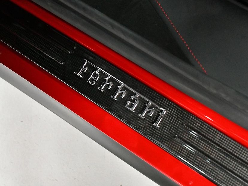 Foto do veículo FERRARI SF90  STRADALE 2022 1.495 KM 4.400.000,00