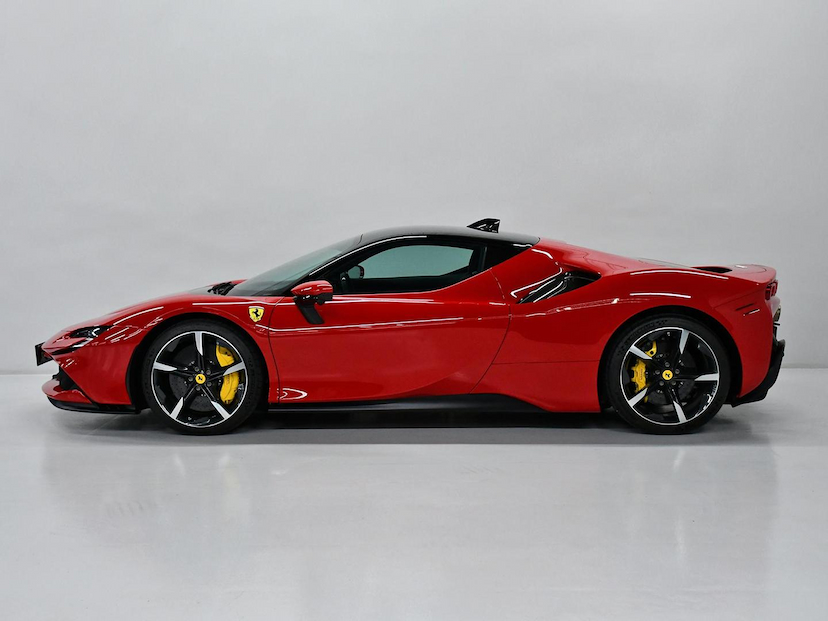 Foto do veículo FERRARI SF90  STRADALE 2022 1.495 KM 4.400.000,00