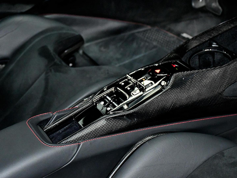 Foto do veículo FERRARI SF90  STRADALE 2022 1.495 KM 4.400.000,00