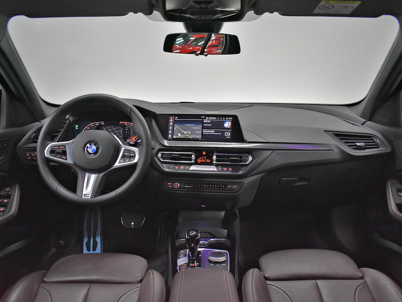 Foto do veículo BMW 118I  M SPORT 1.5 TB 12V AUT. 5P 2024 11.035 KM 265.000,00