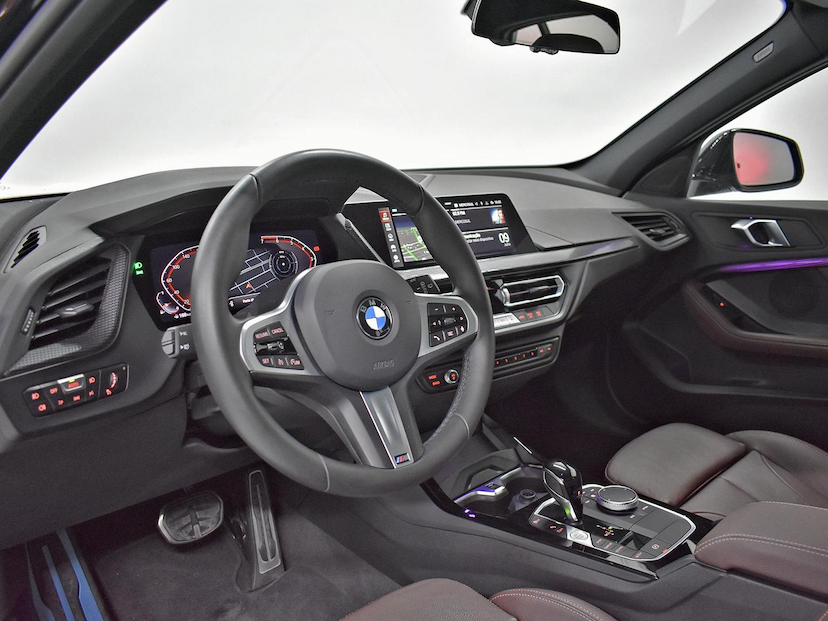 Foto do veículo BMW 118I  M SPORT 1.5 TB 12V AUT. 5P 2024 11.035 KM 265.000,00