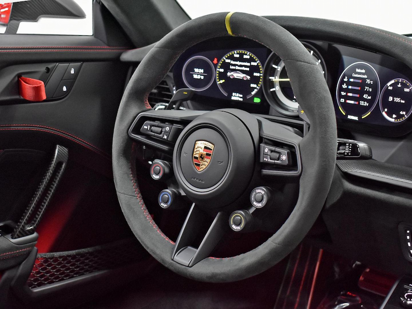 Foto do veículo PORSCHE 911  GT3 RS 2024 2.385 KM 3.490.000,00