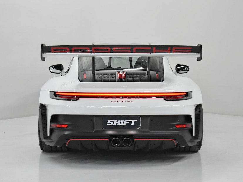 Foto do veículo PORSCHE 911  GT3 RS 2024 2.385 KM 3.490.000,00