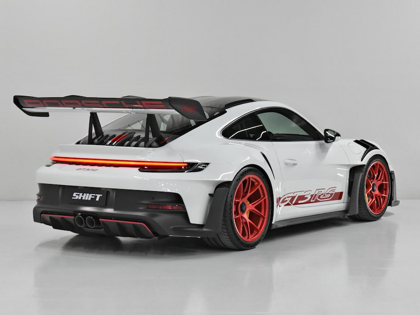 Foto do veículo PORSCHE 911  GT3 RS 2024 2.385 KM 3.490.000,00