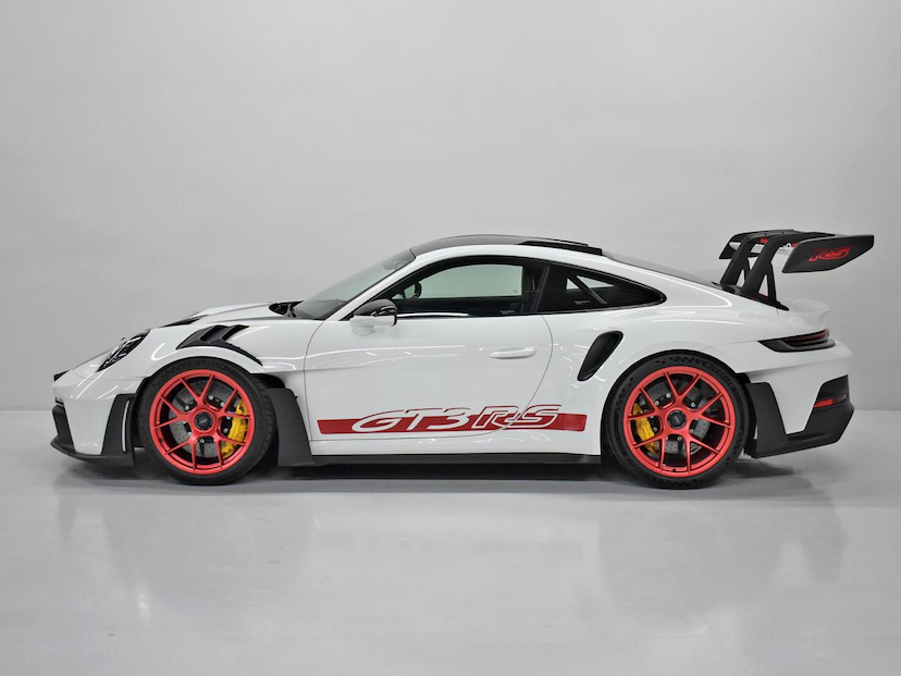 Foto do veículo PORSCHE 911  GT3 RS 2024 2.385 KM 3.490.000,00