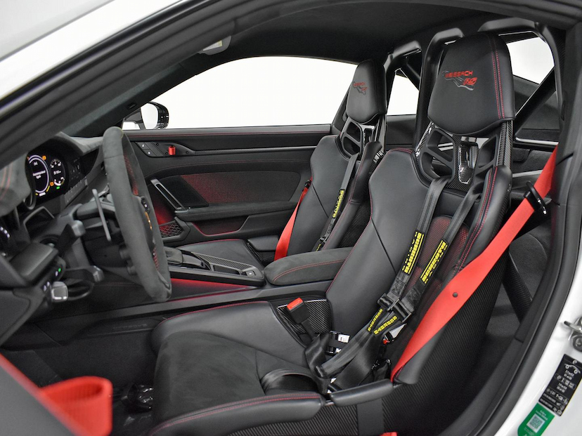 Foto do veículo PORSCHE 911  GT3 RS 2024 2.385 KM 3.490.000,00