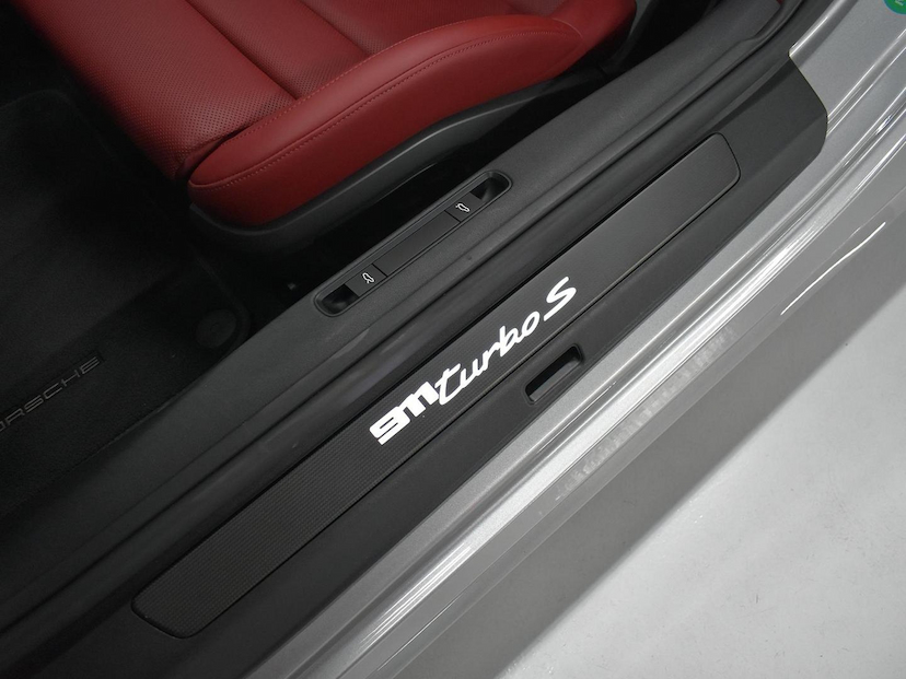 Foto do veículo PORSCHE 911  TURBO S CABRIOLET 3.6/3.8(991/992) 2023 1.800 KM 1.690.000,00