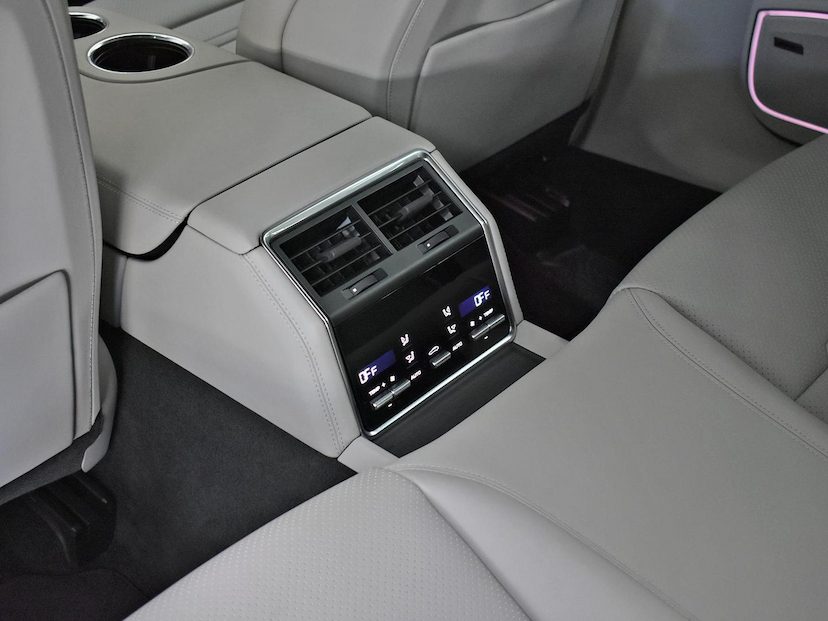 Foto do veículo PORSCHE PANAMERA  4 E-HYBRID SPORT TURISMO 2023 10.630 KM 695.000,00