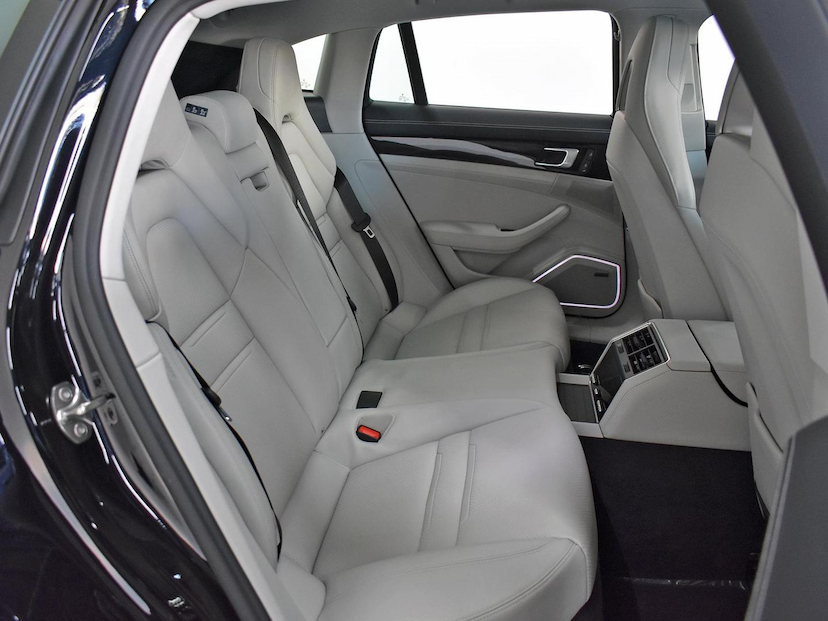 Foto do veículo PORSCHE PANAMERA  4 E-HYBRID SPORT TURISMO 2023 10.630 KM 695.000,00