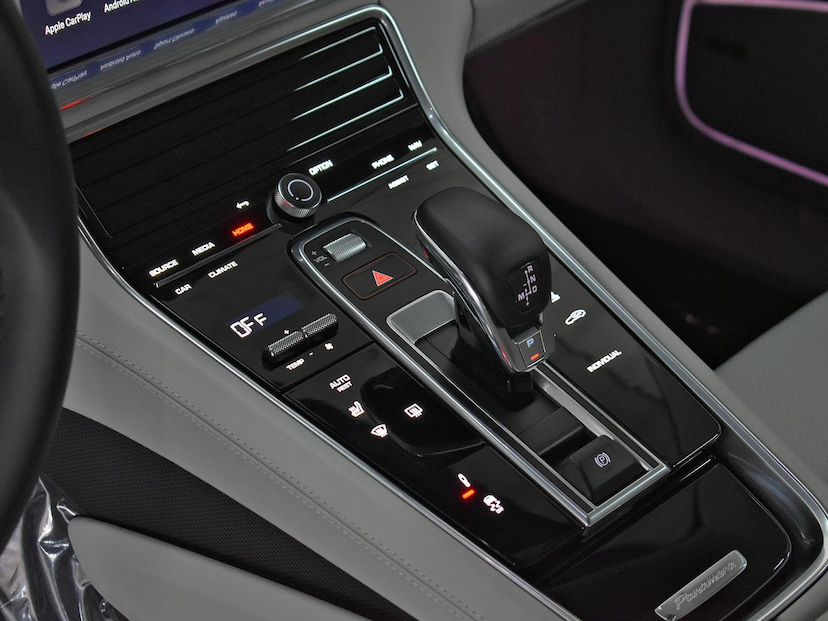 Foto do veículo PORSCHE PANAMERA  4 E-HYBRID SPORT TURISMO 2023 10.630 KM 695.000,00