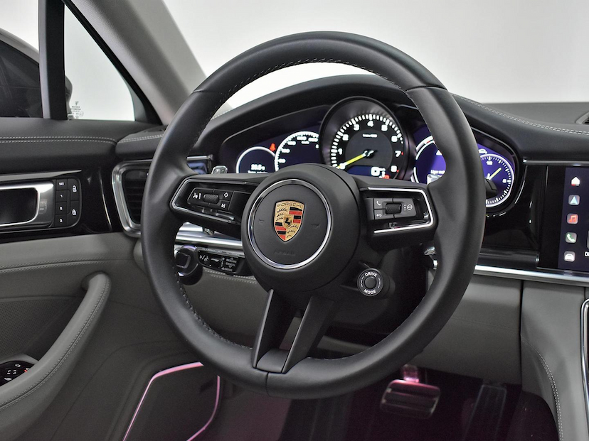 Foto do veículo PORSCHE PANAMERA  4 E-HYBRID SPORT TURISMO 2023 10.630 KM 695.000,00