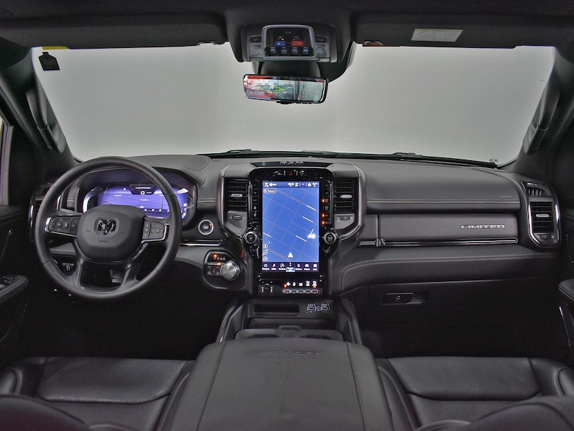 Foto do veículo RAM 1500  LIMITED 5.7 CD 4X4 AUT. 2024 19.150 KM 470.000,00