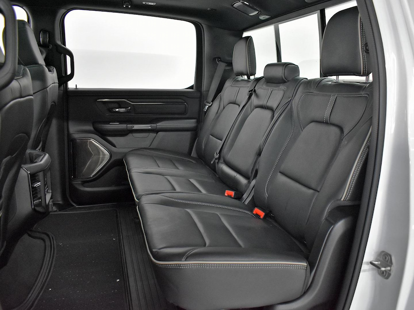 Foto do veículo RAM 1500  LIMITED 5.7 CD 4X4 AUT. 2024 19.150 KM 470.000,00