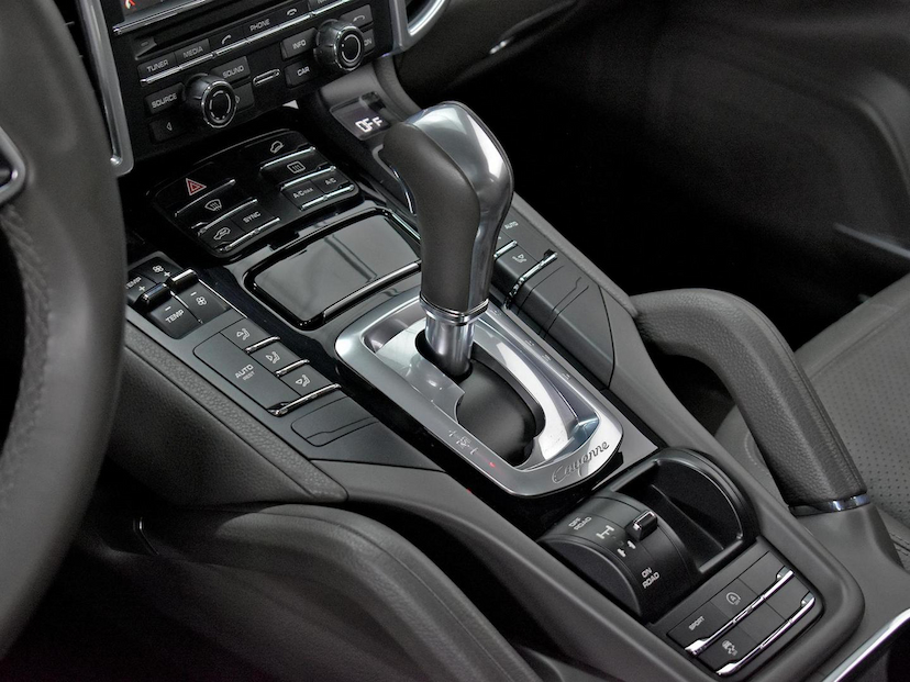 Foto do veículo PORSCHE CAYENNE  V6 2016 65.165 KM 200.000,00