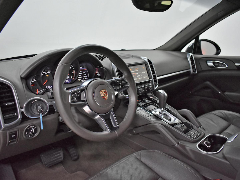 Foto do veículo PORSCHE CAYENNE  V6 2016 65.165 KM 200.000,00
