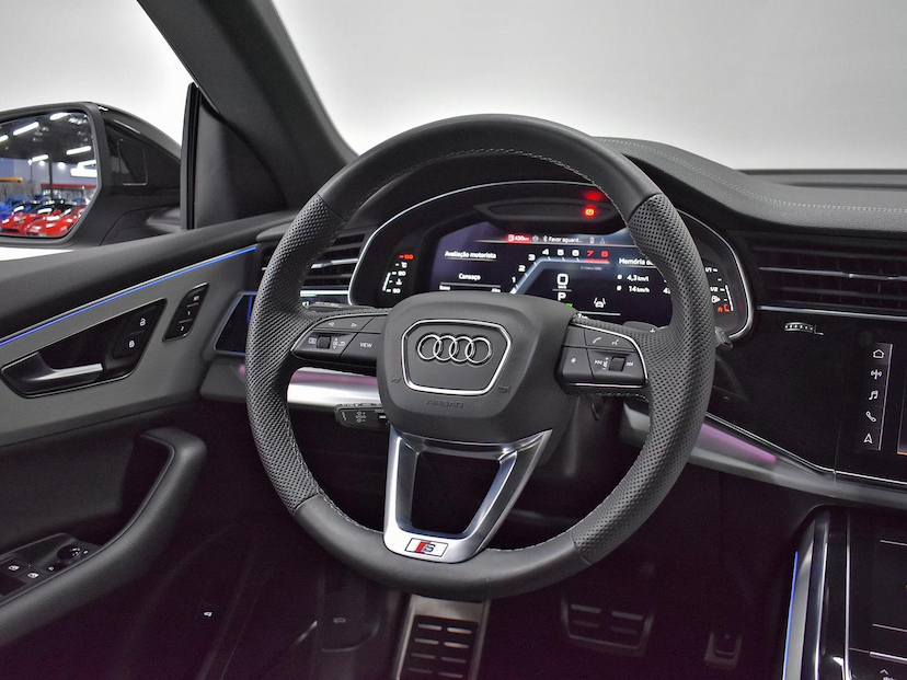 Foto do veículo AUDI Q8  PERF.BLACK 3.0 TFSI QUAT. S-TR/(HíB.) 2023 4.770 KM 550.000,00