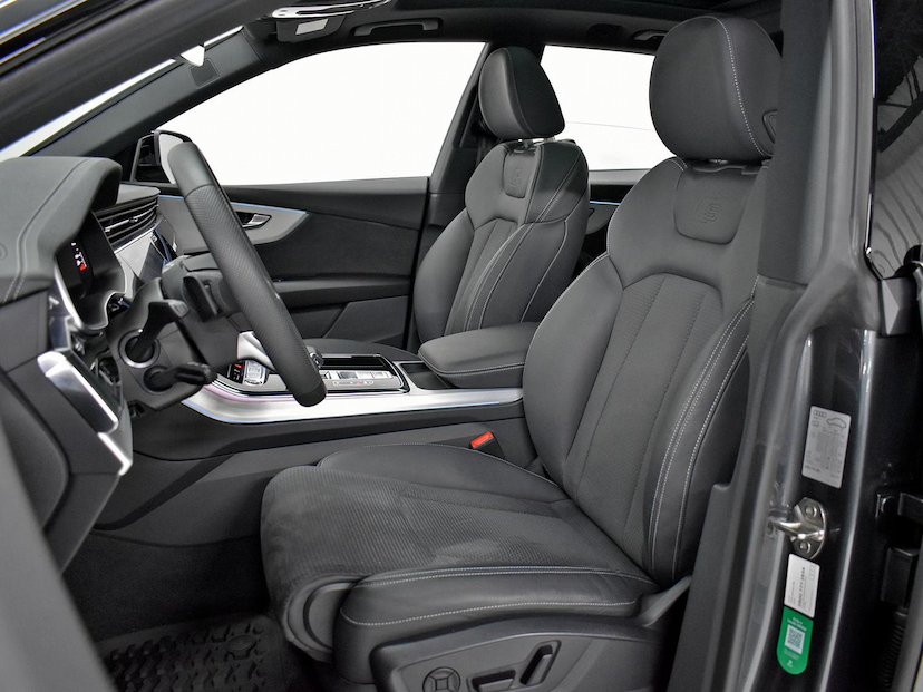 Foto do veículo AUDI Q8  PERF.BLACK 3.0 TFSI QUAT. S-TR/(HíB.) 2023 4.770 KM 550.000,00