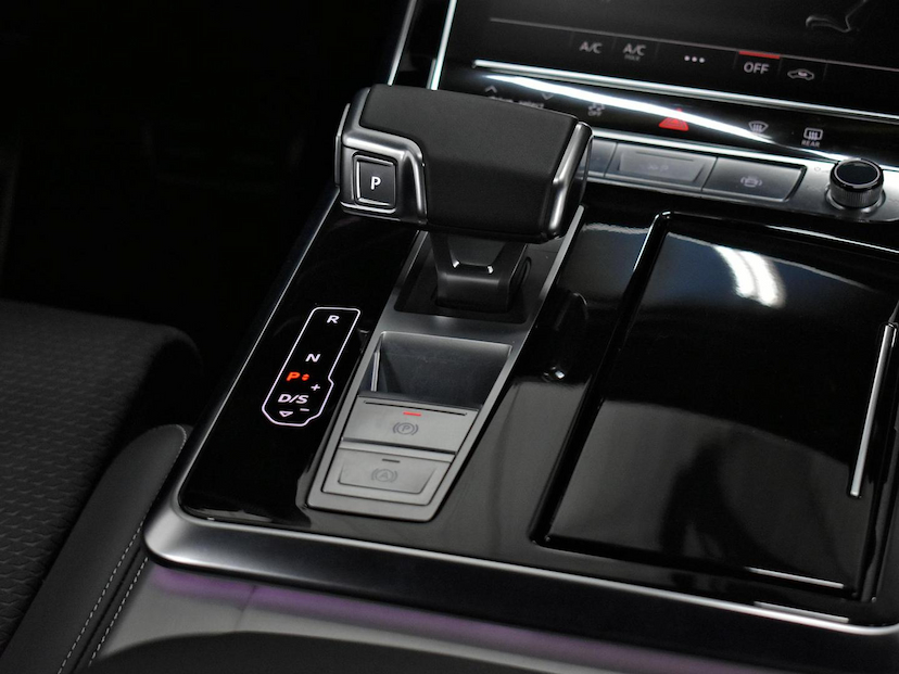 Foto do veículo AUDI Q8  PERF.BLACK 3.0 TFSI QUAT. S-TR/(HíB.) 2023 4.770 KM 550.000,00