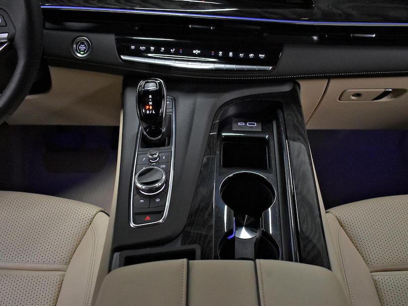 Foto do veículo CADILLAC ESCALADE  ESV 4WD SPORT PLATINUM 2024 765 KM 1.550.000,00