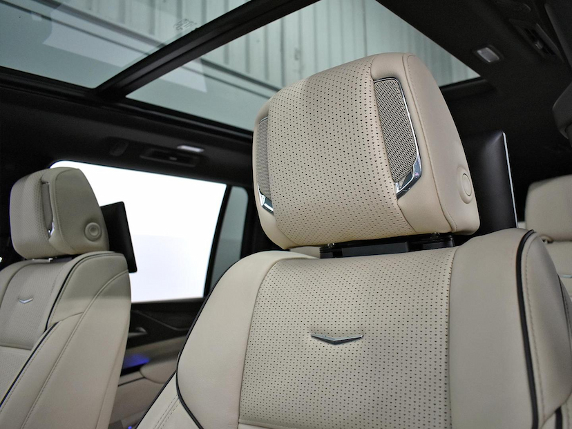 Foto do veículo CADILLAC ESCALADE  ESV 4WD SPORT PLATINUM 2024 765 KM 1.550.000,00
