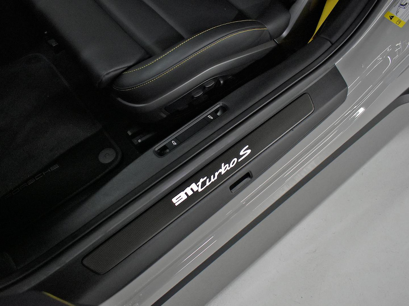Foto do veículo PORSCHE 911  TURBO S COUPE 3.6/3.8 24V (991/992) 2023 4.355 KM 1.590.000,00