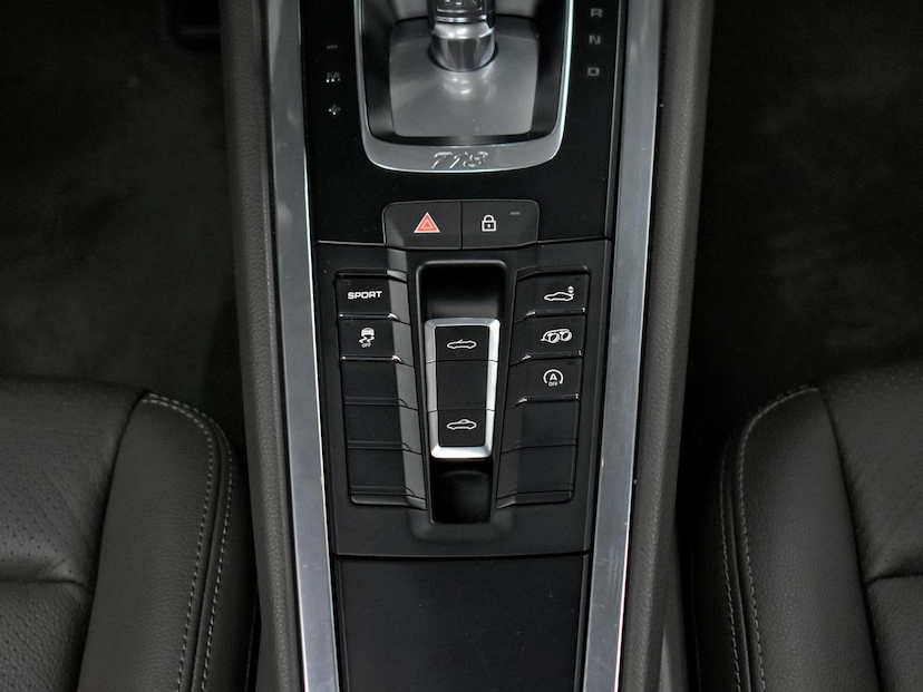Foto do veículo PORSCHE 718  BOXSTER 2.0 300CV 2024 5.855 KM 570.000,00